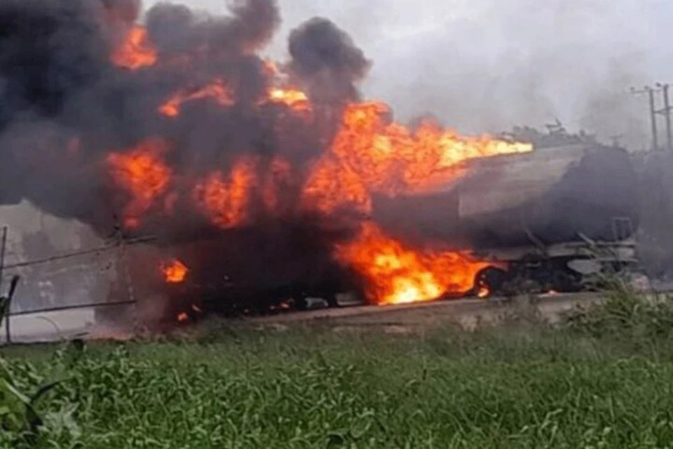 На юге Пакистана в городе Мултан взорвалась цистерна с газом, в результате чего шестеро человек погибли и еще десятки получили ранения.