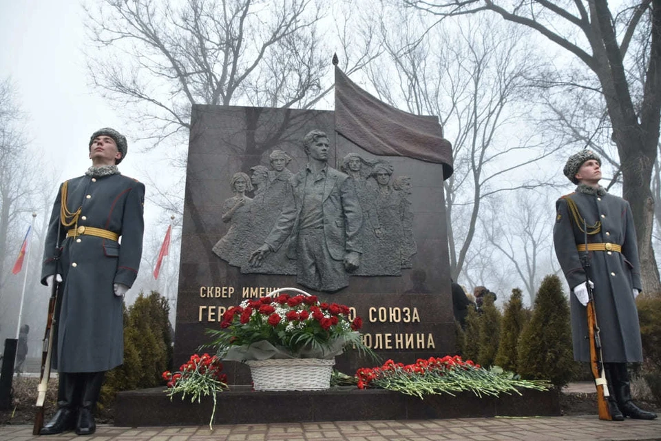 Памятник молодогвардейцам открыли в сквере имени Сергея Тюленина.