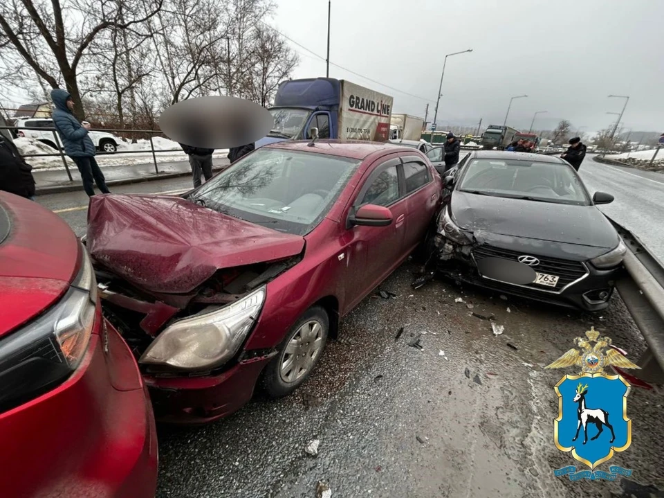 В ДТП пострадали водитель и 42-летний пассажир Hyundai.