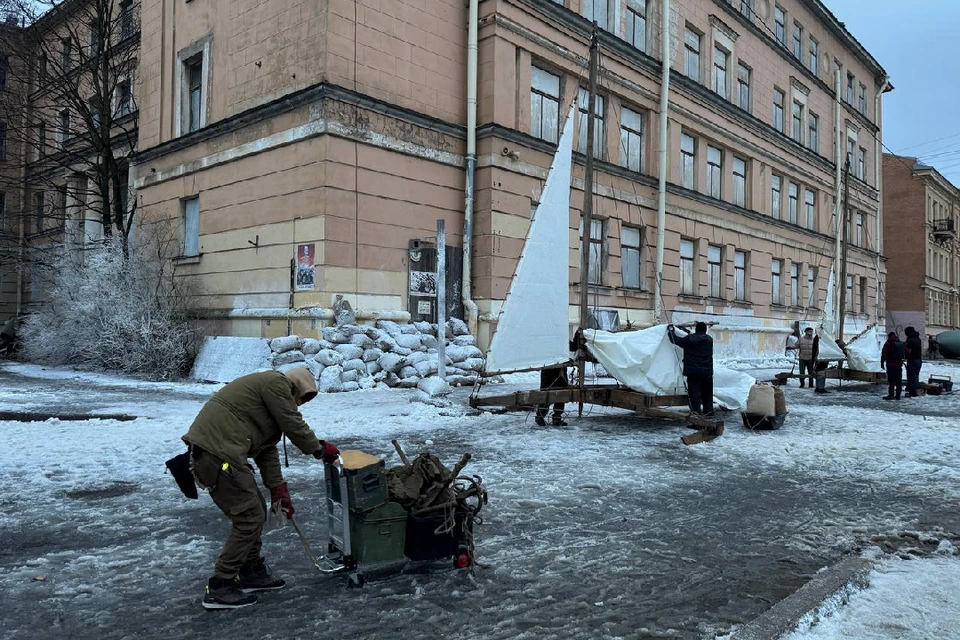 Из-за старта съемок фильма "Ангелы Ладоги" перекрыли ряд улиц в центре города. Фото: Комитет по культуре