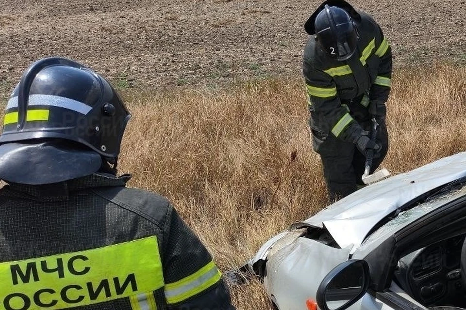 Херсонские пожарные периодически оказывают помощь после ДТП. Фото: ГУ МЧС России по Херсонской области