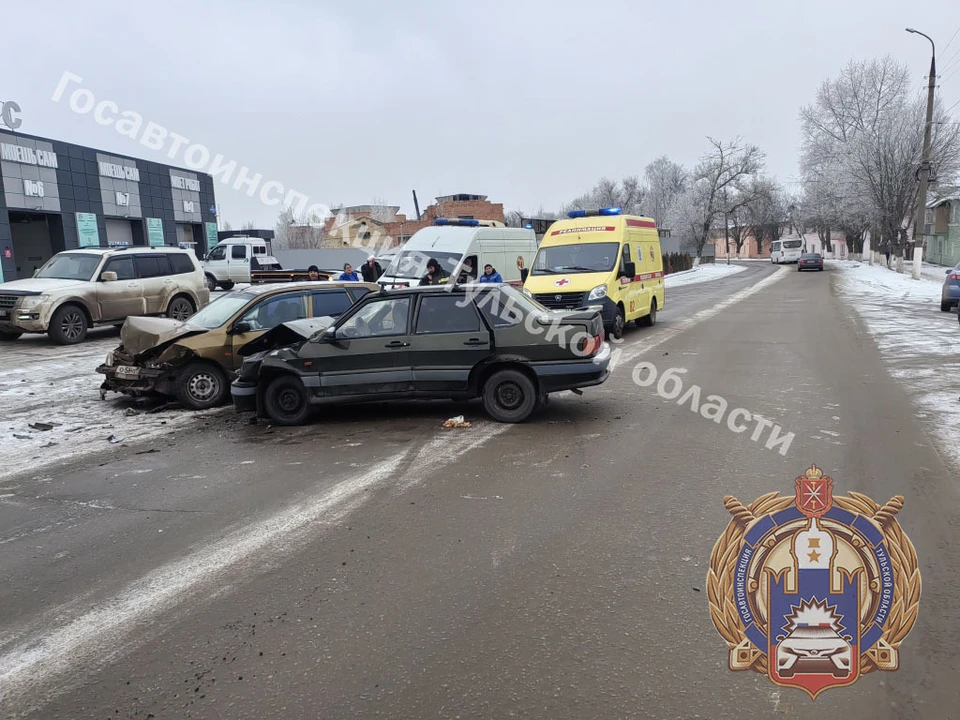 В лобовом ДТП в Донском пострадали два человека.