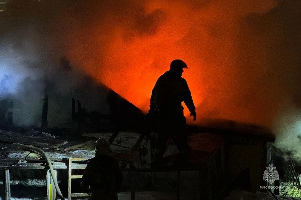 Мужчина и женщина получили ожоги при пожаре в частном доме в Магадане Фото: ГУ МЧС России по Магаданской области