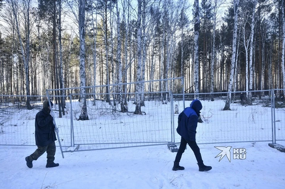 Глава Екатеринбурга разобрался с застройщиком, который вынес забор за пределы территории