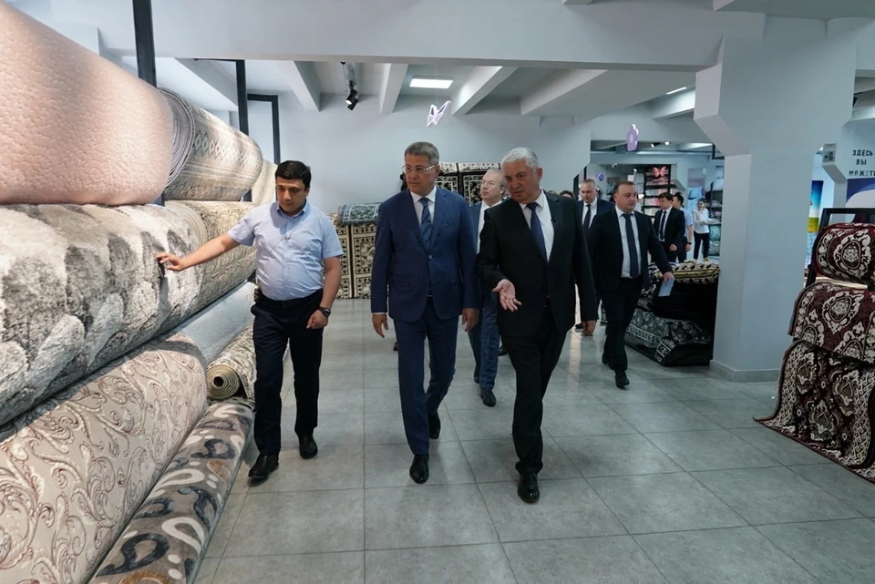 Башкирские промышленники активно завоевывают рынок Узбекистана. На фото: глава республики Радий Хабиров во время визита в Самарканд