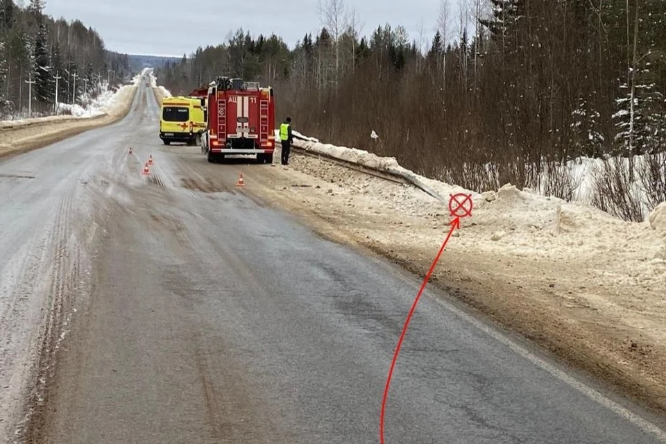 Под Сыктывкаром пьяный водитель протаранил сугроб, ограждение и дорожный знак.