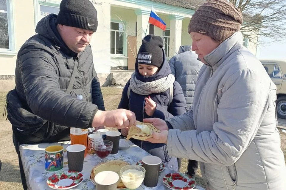 В Красном Подоле с блинами встретили Масленицу. Фото: администрация Каховского округа