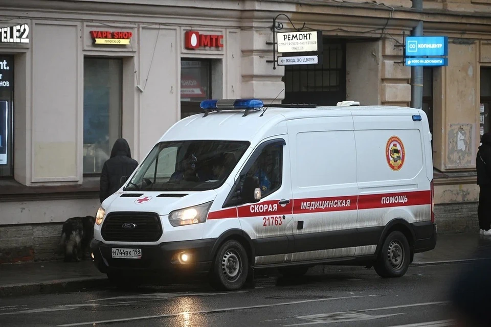 Два подростка с серьезными отравлениями попали в больницы Петербурга.