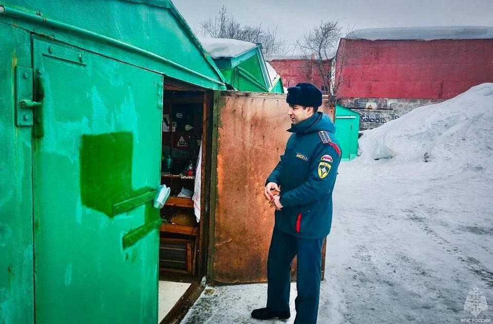 Сотрудники ГУ МЧС по Мурманской области провели профилактические рейды в гаражных кооперативах. Фото: ГУ МЧС по Мурманской области