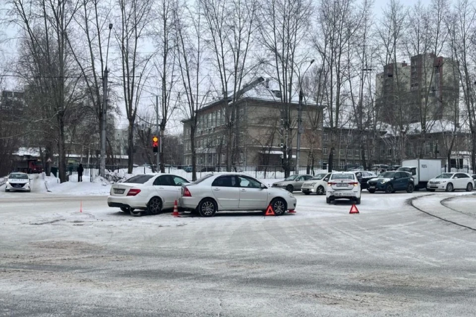 Трёхлетний мальчик пострадал в ДТП на Блюхера в Новосибирске. Фото: ГАИ НСО.