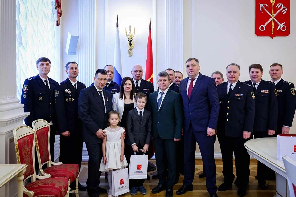 Ивану Павлову вручили знак отличия. Фото: t.me/spb_zakon