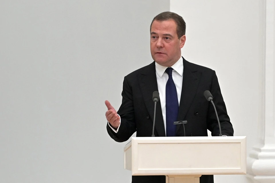 Медведев: Поддержка Зеленского Европой кончится одинаковыми постами в соцсетях