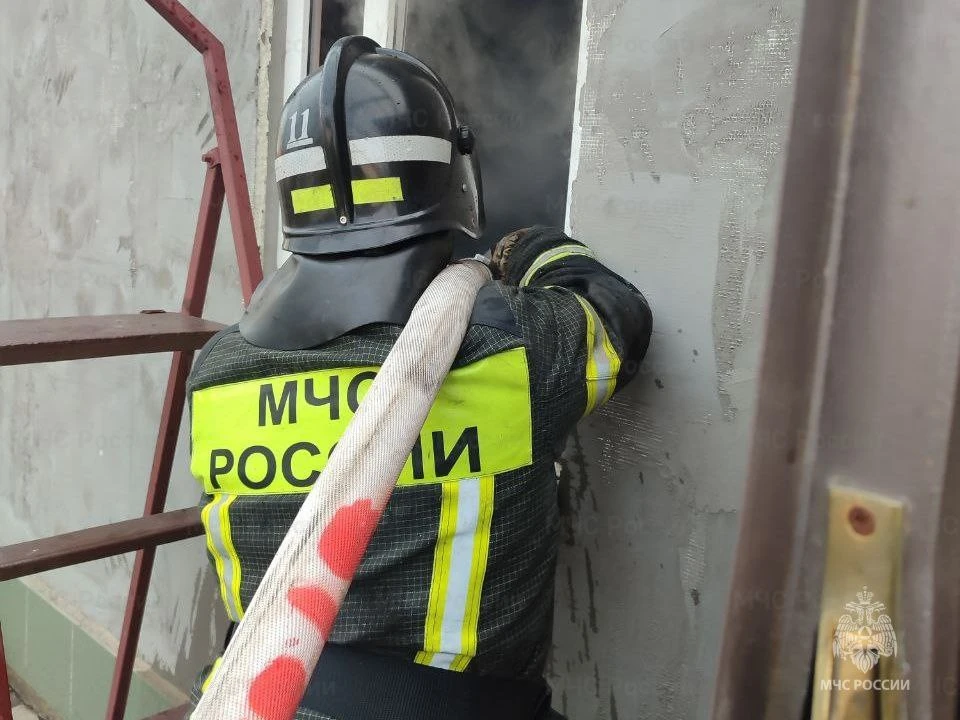 Пожарные ликвидировали два возгорания сухой травы. ФОТО: ГУ МЧС России по Херсонской области.