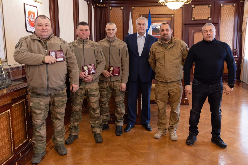 Сергей Аксенов наградил 11-й батальон «Барс-Крым». Фото: Сергей Аксенов/Tg