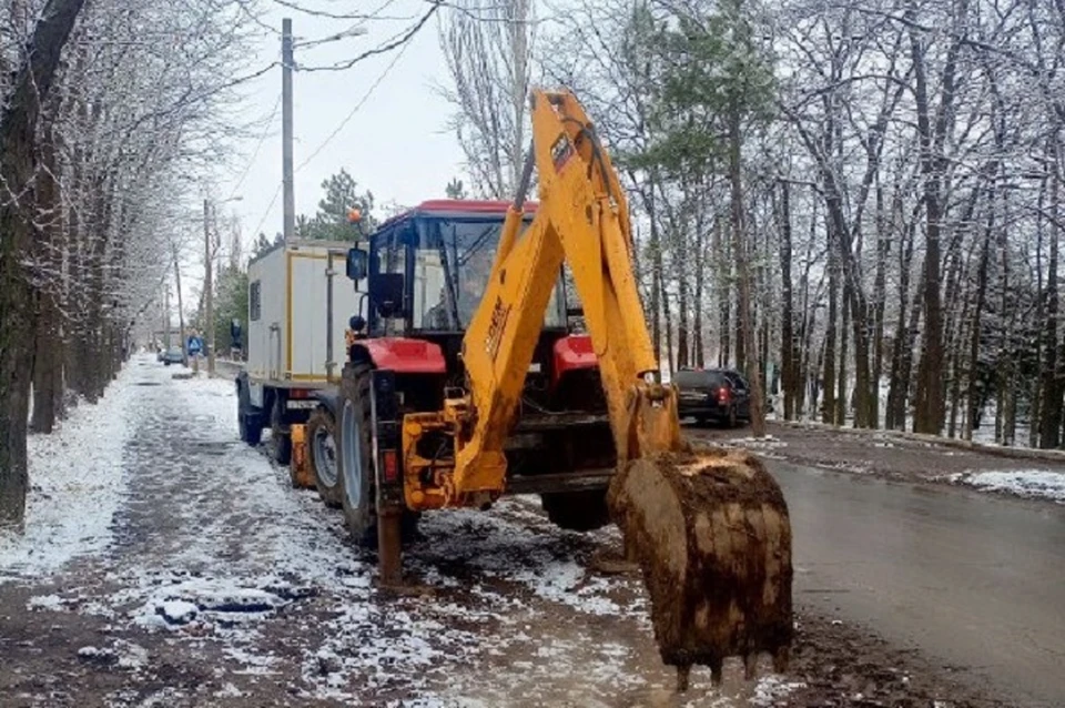 Ремонтные бригады продолжают устранять порывы. Фото: Минстрой ДНР