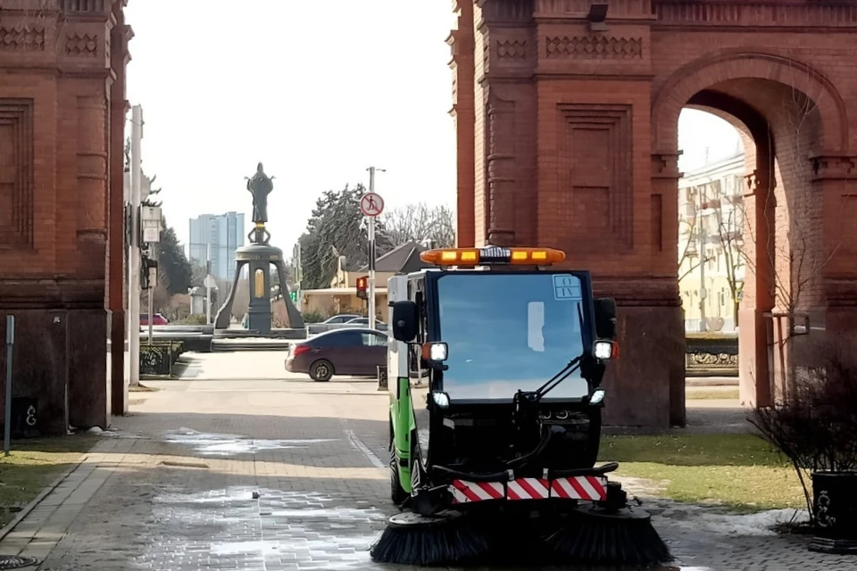 В Краснодаре начался санитарный марафон к 80-летию Великой Победы Фото: пресс-служба городской администрации
