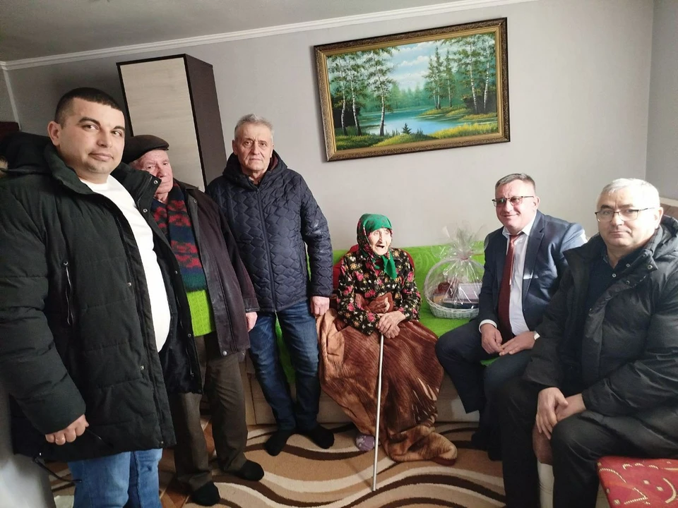 В преддверии 8 Марта, Павел Вережану поздравил ветерана Великой Отечественной войны Нину Волумвовскую из села Анини, Хынчештского района с Международным женским днем