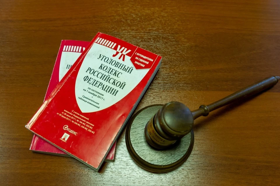Мужчину приговорили к двум годам колонии за кражу пяти тысяч рублей из банкомата в Петербурге.