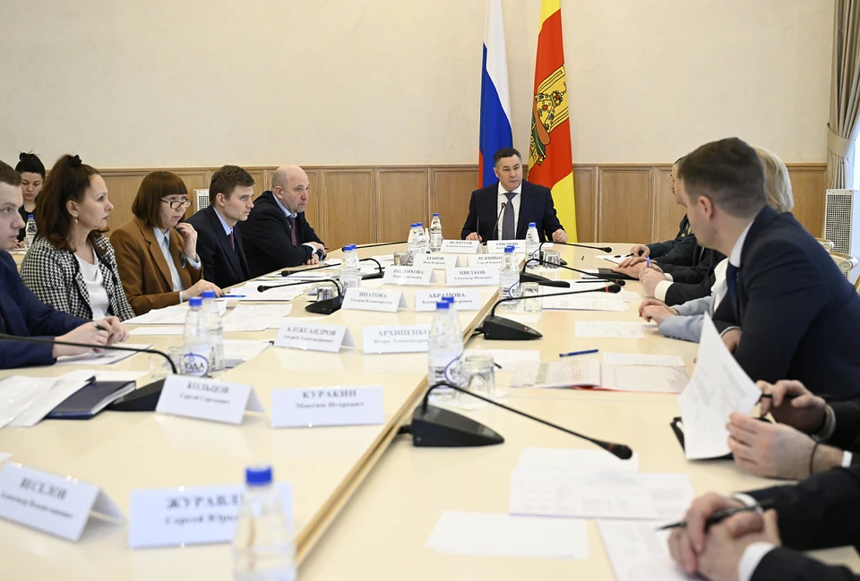 Губернатор провел заседание бюджетной комиссии.