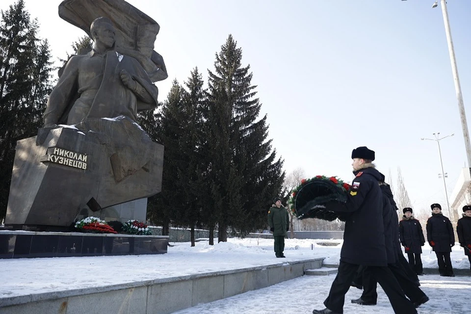 Цветы возложили 6 марта. Фото: пресс-служба Фонда святой Екатерины