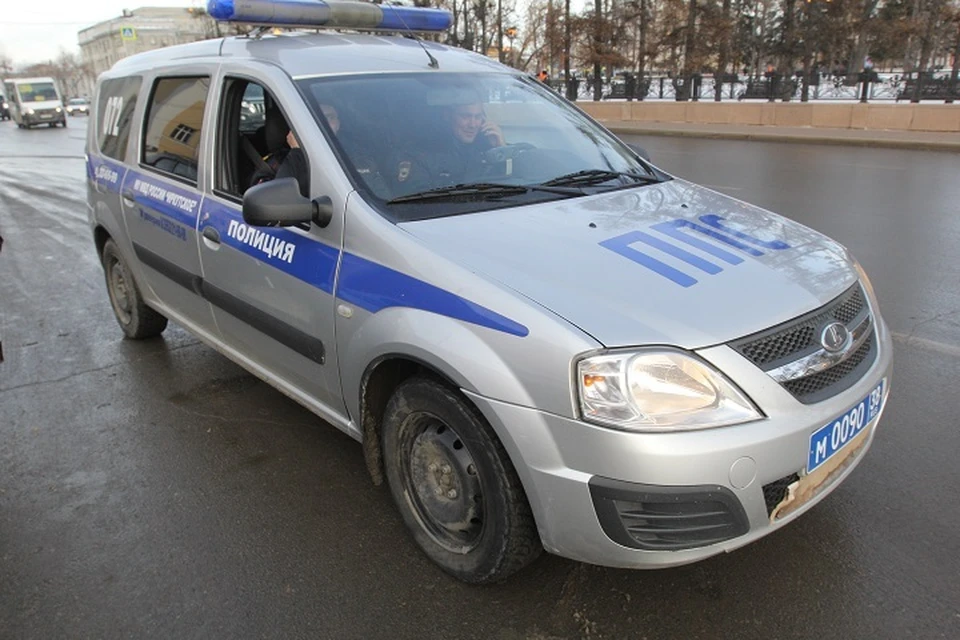 В темном переулке Хабаровска задержали мужчину и женщину с наркотиками