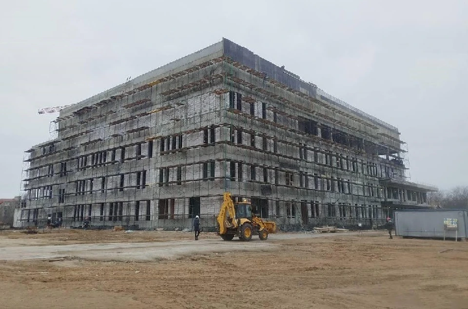 В Мелитополе работы на многопрофильном педиатрическом центре ведутся строго по графику. ФОТО: тг-канал Евгения Балицкого