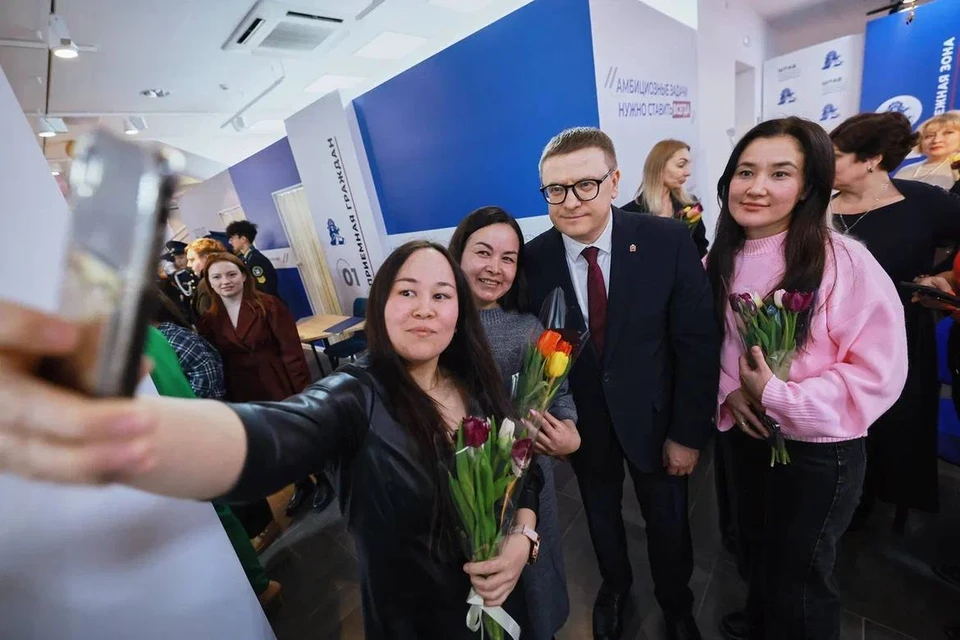 Накануне праздника глава региона поздравлял женщин, которые делают многое для Южного Урала и Победы. Фото: пресс-служба губернатора Челябинской области.