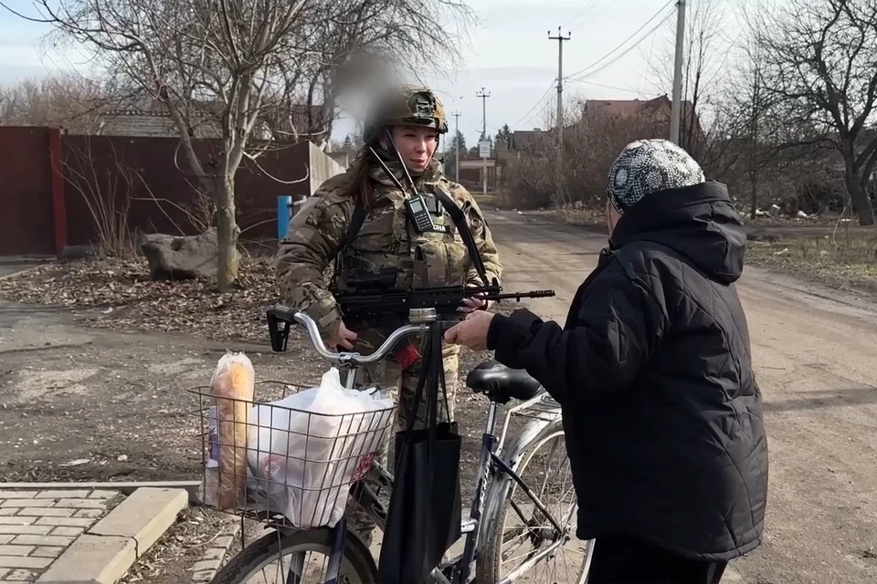 Выполнение задач добровольцами-женщинами подразделения Барс-Курск задач в Курской области