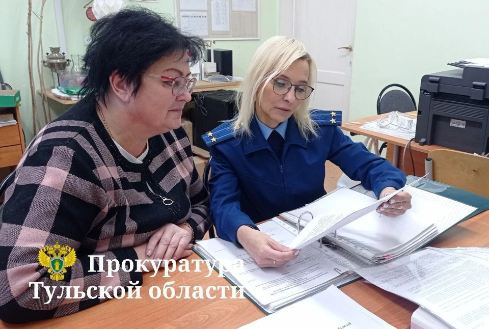 Прокуратура выявила нарушения охраны труда в школах и больнице Ленинского района.