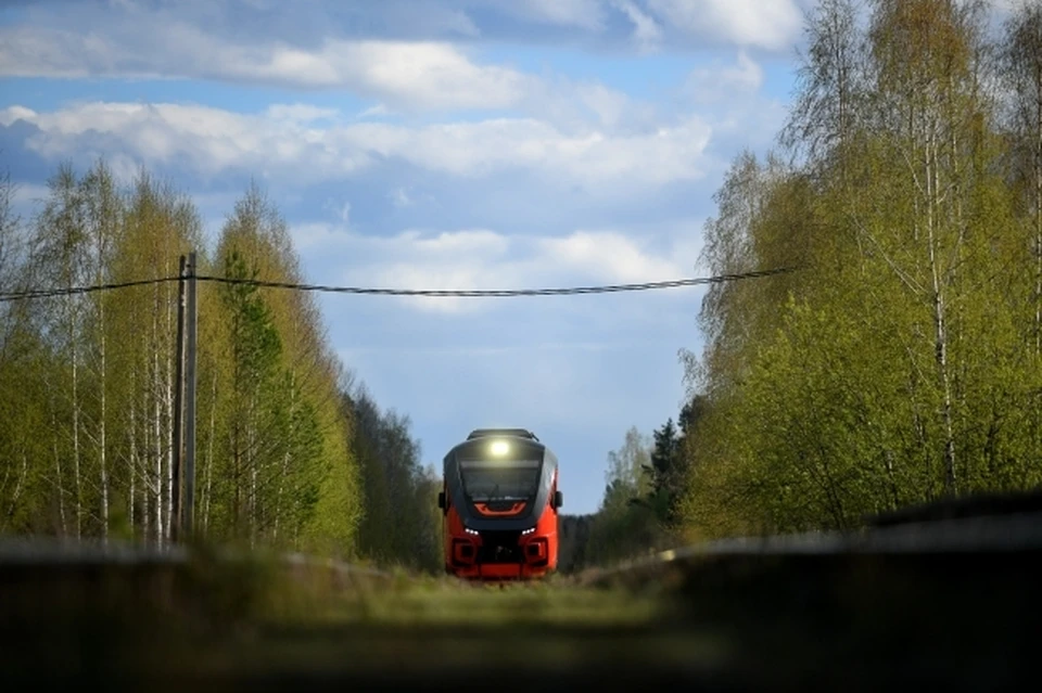 Электропоезд прибыл из Новокузнецка в Новосибирск с опозданием на три часа.