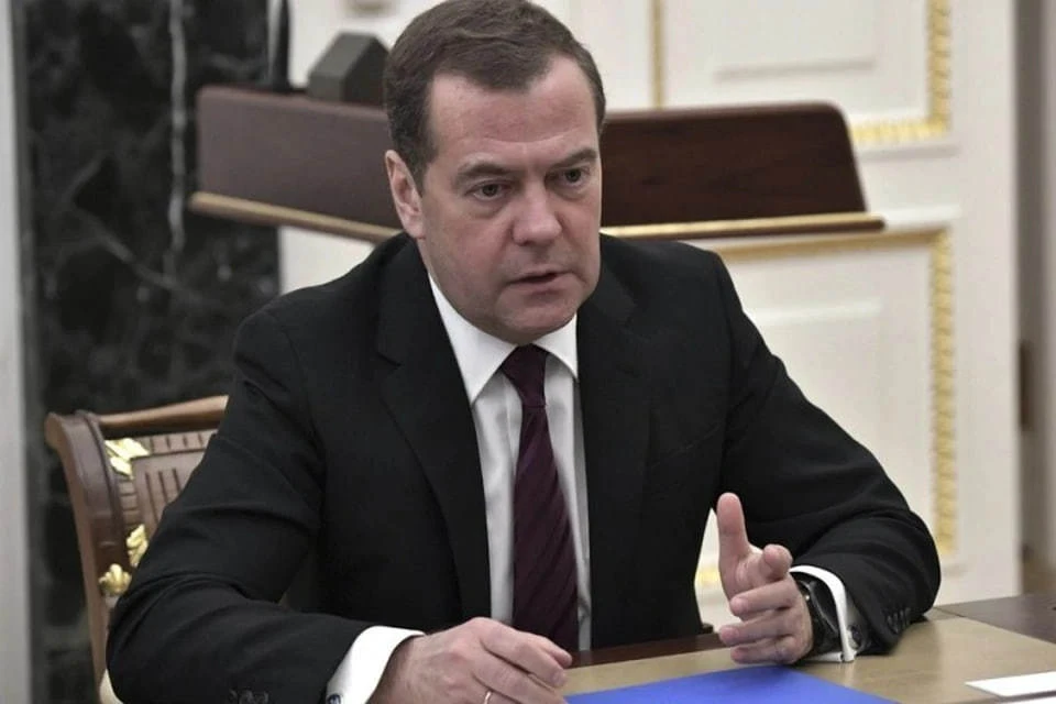Медведев назвал недопуск Джорджеску к выборам похоронами демократии в Румынии
