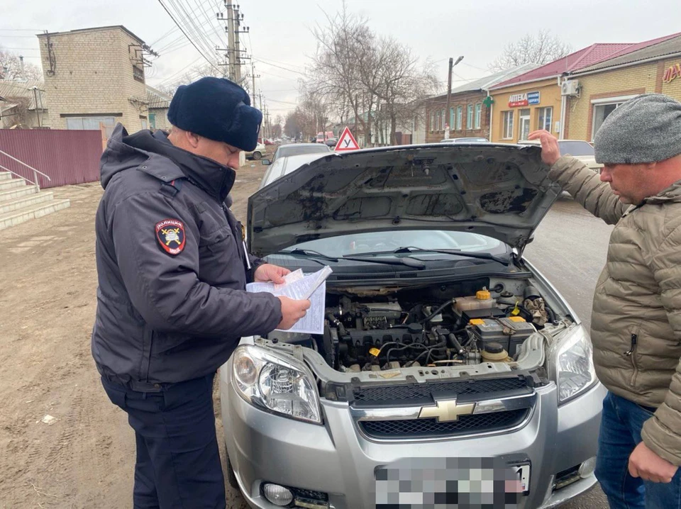Госавтоинспекторы проверили 12 автомобилей. ФОТО: УГИБДД МВД по Луганской Народной Республике