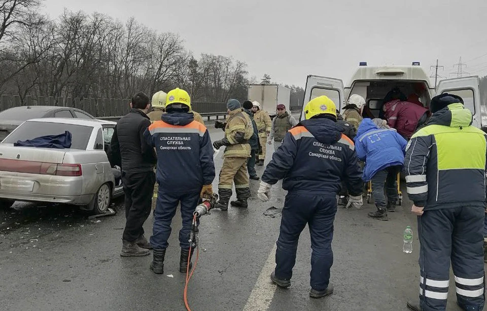 Пострадавшую освобождали с помощью гидравлического инструмента.