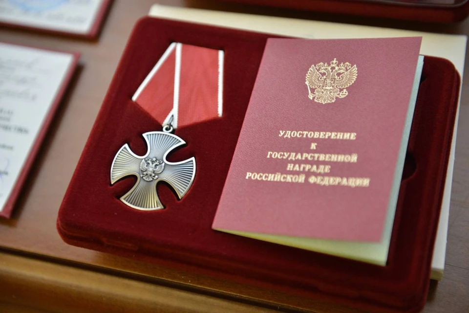 Родственникам передали государственные и казачьи награды. Фото: t.me/admkrai