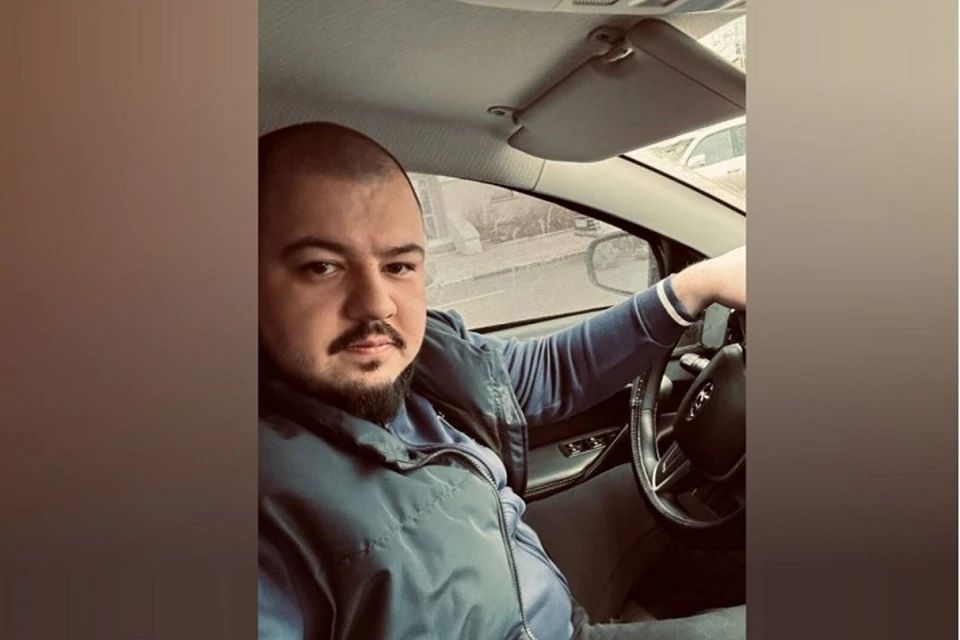 Самарскому таксисту Рустаму Ясину пришлось буквально выцарапывать пожилую пассажирку из лап мнимых сотрудников полиции и ФСБ.