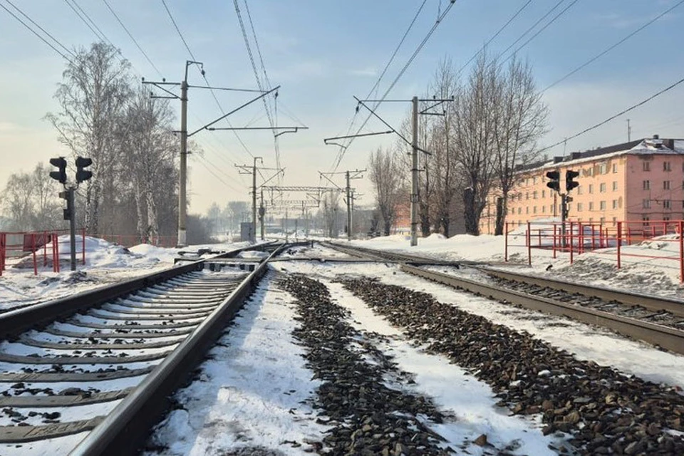 Пешеход погиб на железной дороге в Кузбассе. Фото: телеграм-канал «Транспортная полиция Сибири».