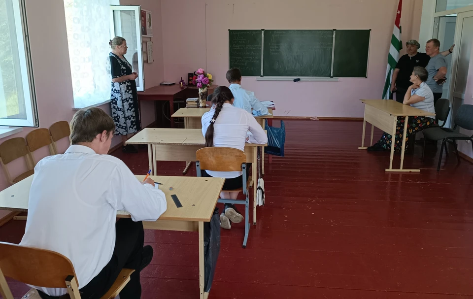 Родители не согласны со сложившейся ситуацией и просят правоохранителей в ней разобраться