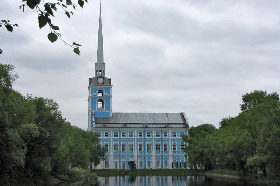 Дл япарка закупают лавочки и урны. ФОТО: Архив КП