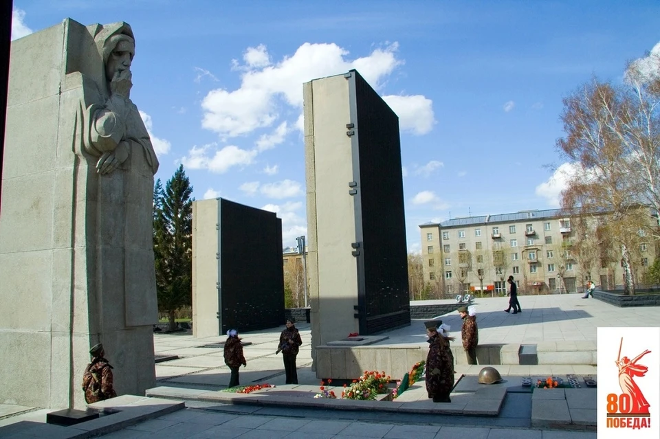 В Новосибирске ко Дню Победы обновят пилоны и боевую технику на Монументе Славы. Фото: мэрия Новосибирска.