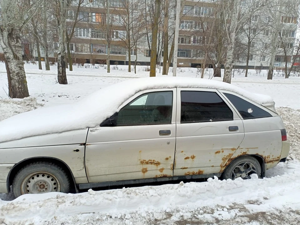 В Заволжье Ульяновска с бульвара Киевского вывезли брошенный автомобиль | фото: администрация Заволжского района Ульяновска