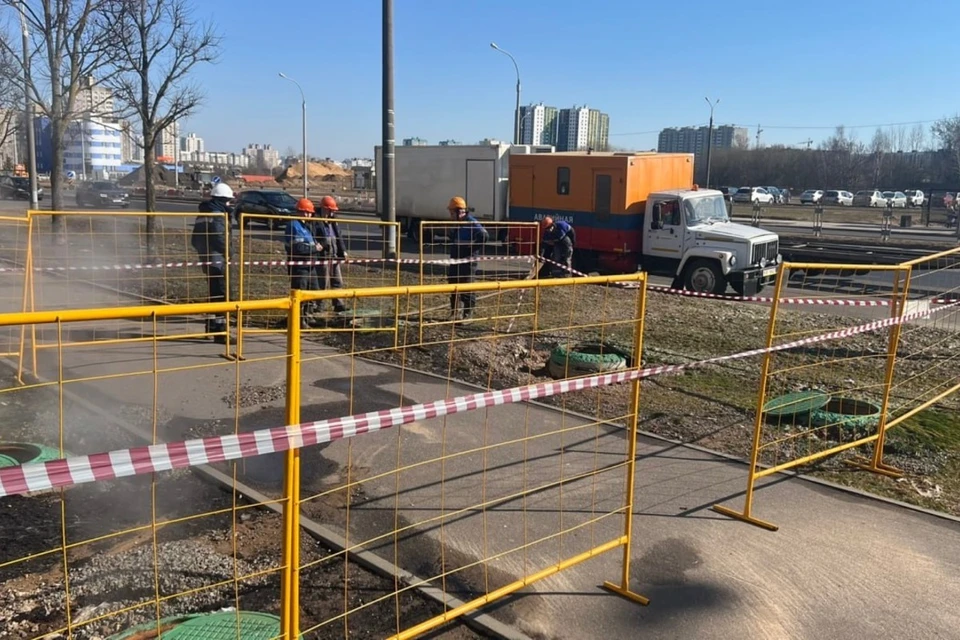 Энергетики восстановили подачу тепла после повреждения теплосети на Шаранговича в Минске. Фото: телеграм-канал «Минскэнерго»