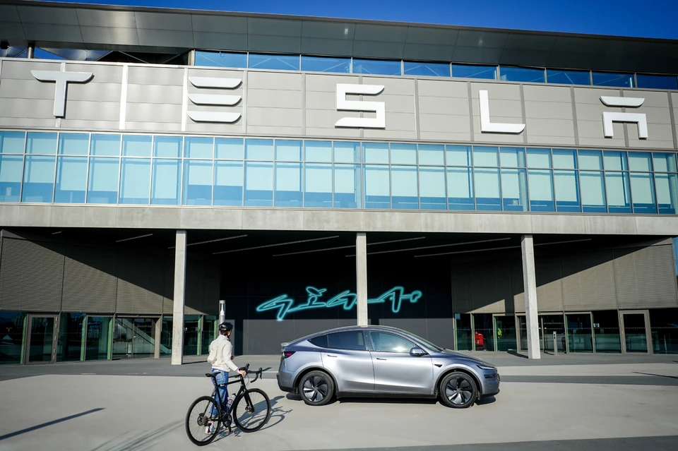 ABC: несколько взрывных устройств нашли в дилерском центре Tesla в Техасе