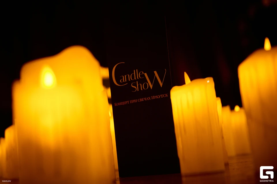 Тысячи свечей создают особую атмосферу. Фото: candleshow38.ru