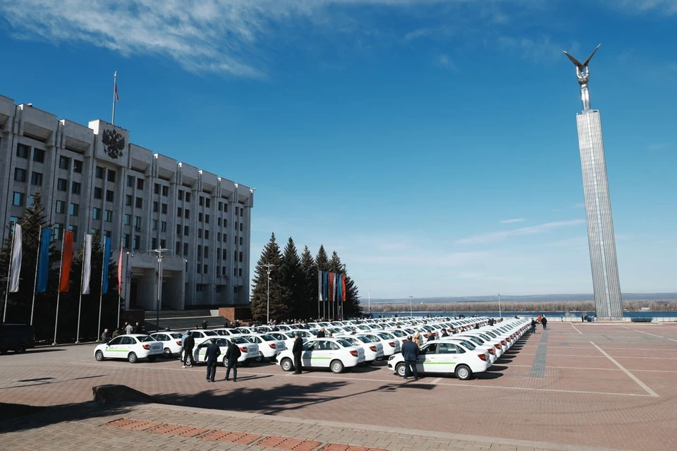 Региональные больницы получили новые автомобили неотложной помощи. Фото: правительство Самарской области