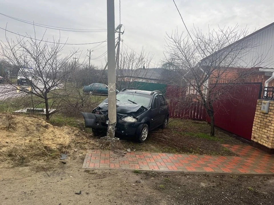 В Старооскольском округе в ДТП пострадал 69-летний водитель «Рено». Фото: Госавтоинспекция Белгородской области.