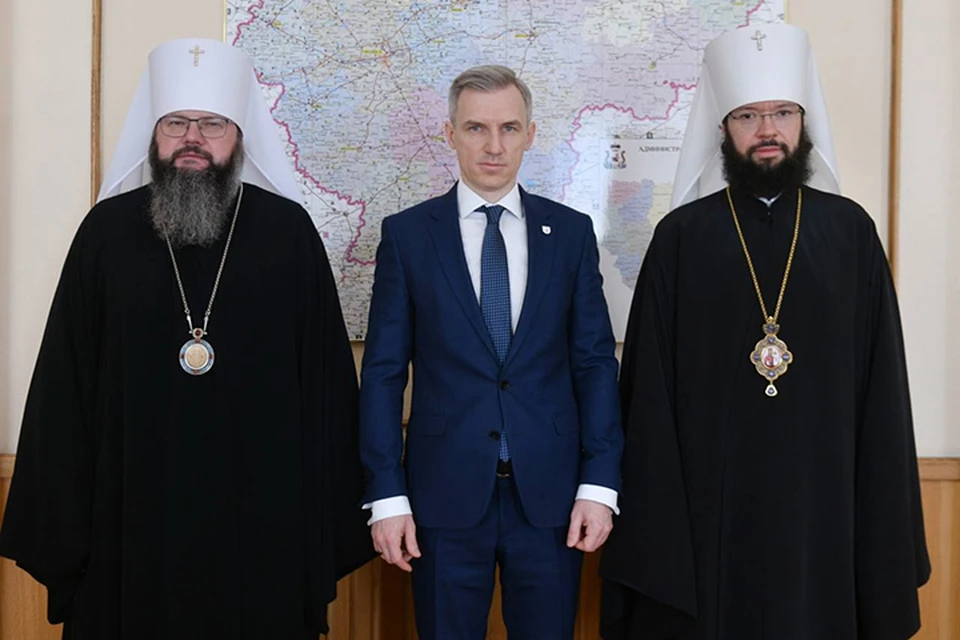 Митрополит Смоленский и Дорогобужский Исидор, губернатор Смоленской области Василий Анохин, митрополит Волоколамский