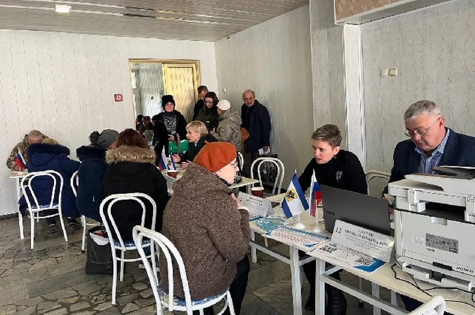 Работа мобильной приемной в Голопристанском округе. ФОТО: тг-канал Владимира Сальдо