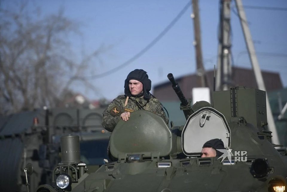Танки и военную технику заметили на улицах Вторчермета