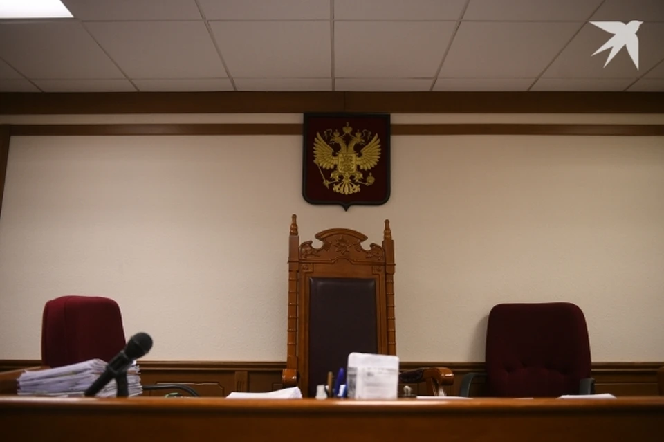 Женщина бегала по зданию суда и врывалась в служебные кабинеты