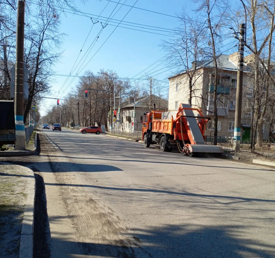 В Ульяновске наводят порядок – вывозят смёт и ремонтируют дороги. Фото администрация Ульяновска